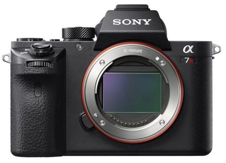 Sony launched the world's first full-frame camera Sony A7R II